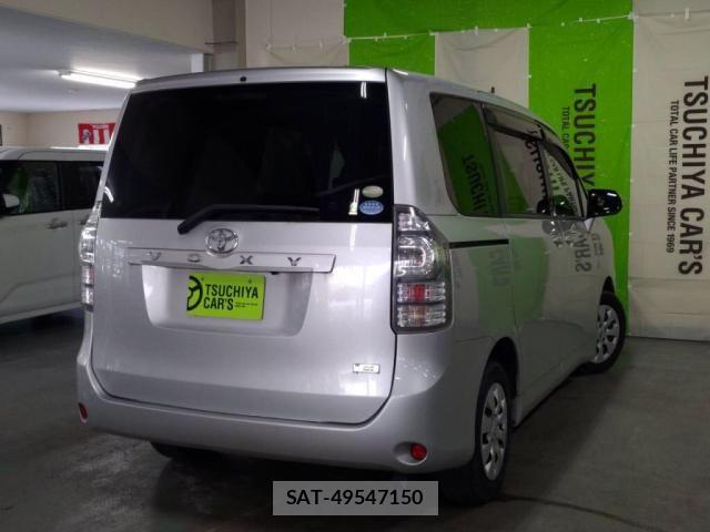 Toyota VOXY 2011-06 7903606-1