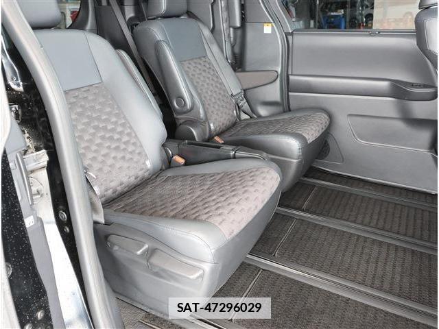 Toyota VOXY 2023-03 7903601-13