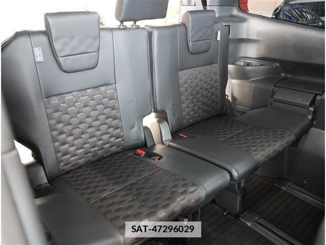 Toyota VOXY 2023-03 7903601-14