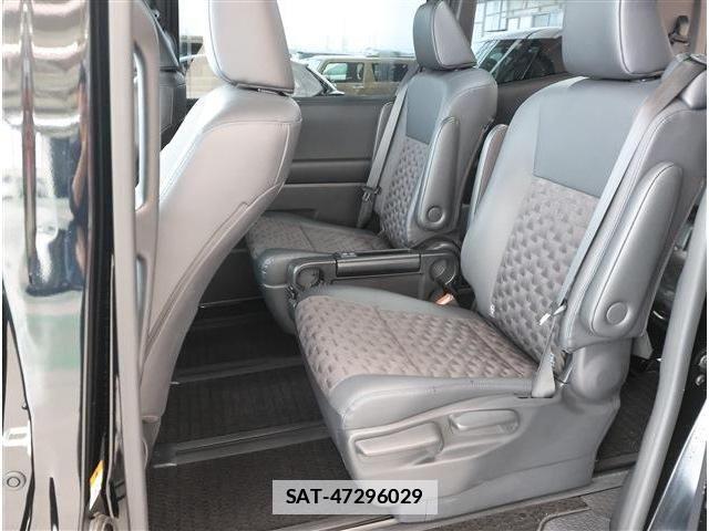 Toyota VOXY 2023-03 7903601-16