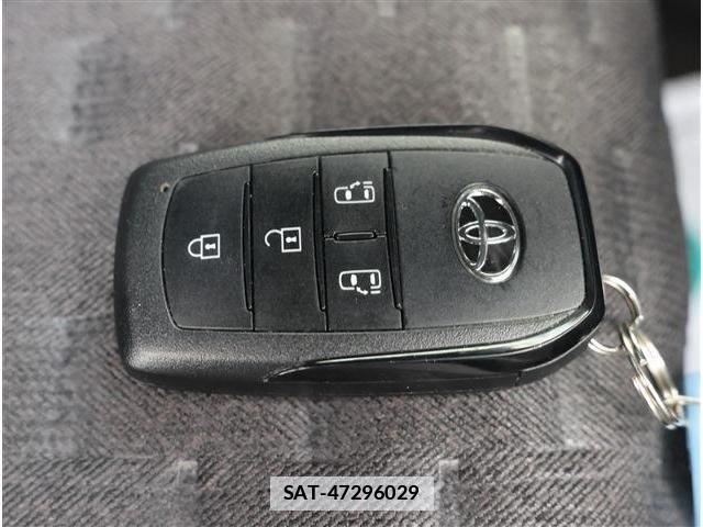 Toyota VOXY 2023-03 7903601-17