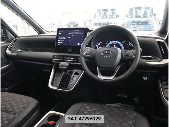 Toyota VOXY 2023-03 7903601-1