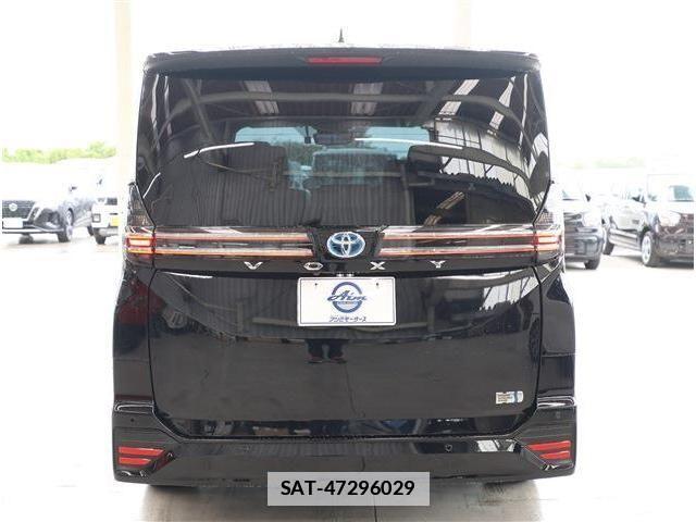 Toyota VOXY 2023-03 7903601-22