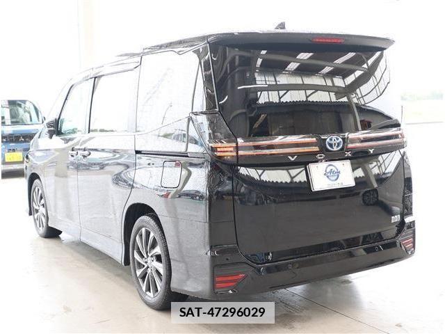 Toyota VOXY 2023-03 7903601-23