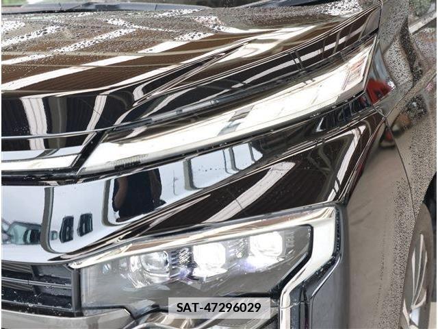Toyota VOXY 2023-03 7903601-25