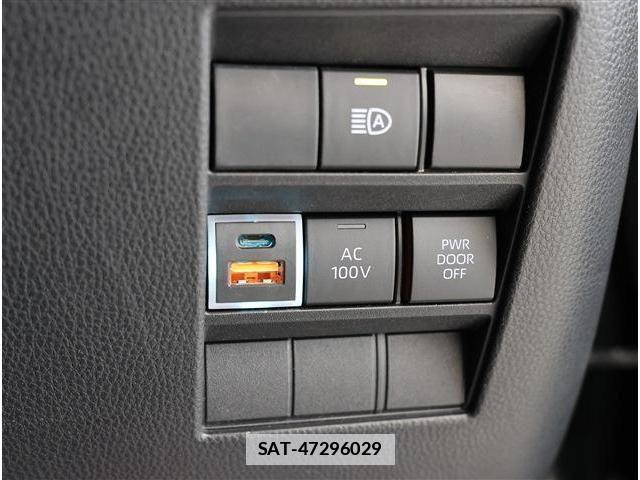 Toyota VOXY 2023-03 7903601-28