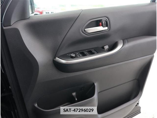 Toyota VOXY 2023-03 7903601-6