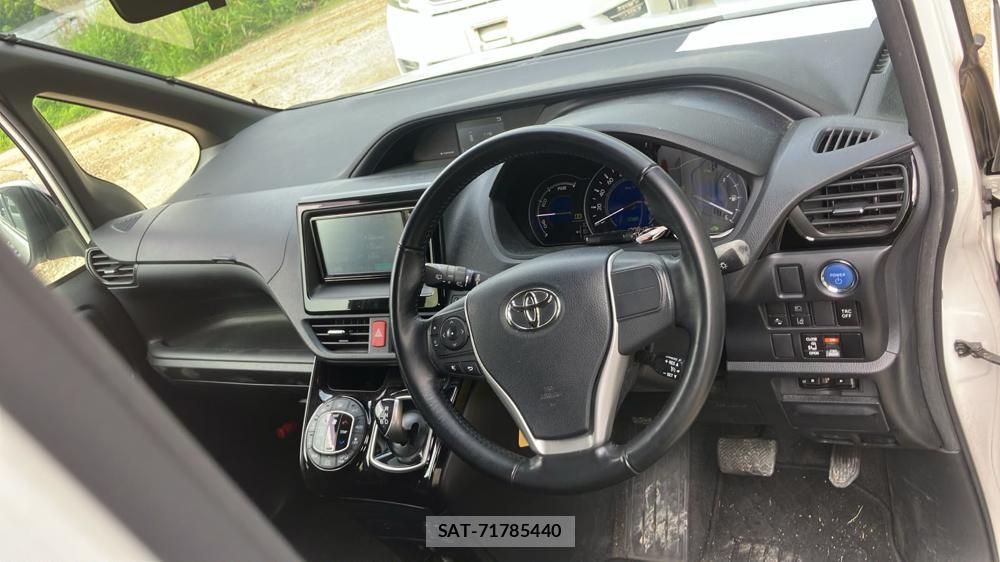 Toyota VOXY 2019-04 7175241-12