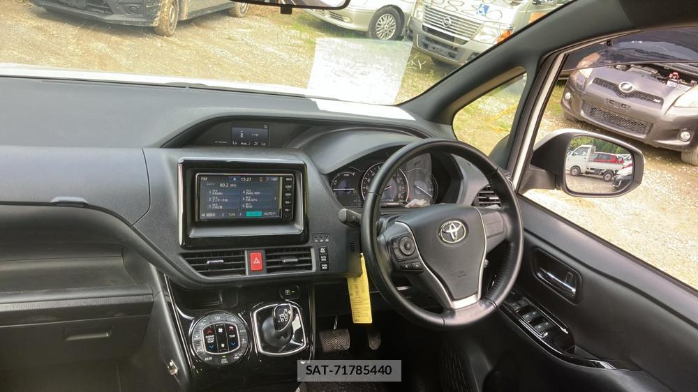 Toyota VOXY 2019-04 7175241-13