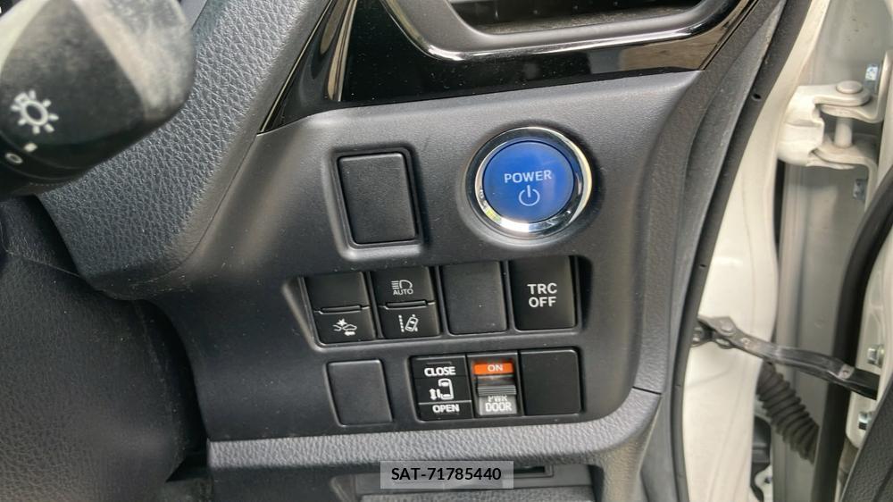 Toyota VOXY 2019-04 7175241-15