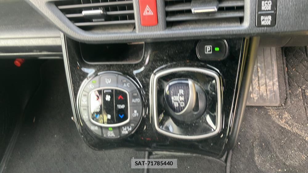 Toyota VOXY 2019-04 7175241-17