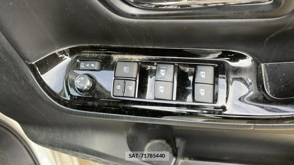 Toyota VOXY 2019-04 7175241-18
