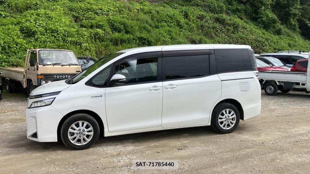 Toyota VOXY 2019-04 7175241-1