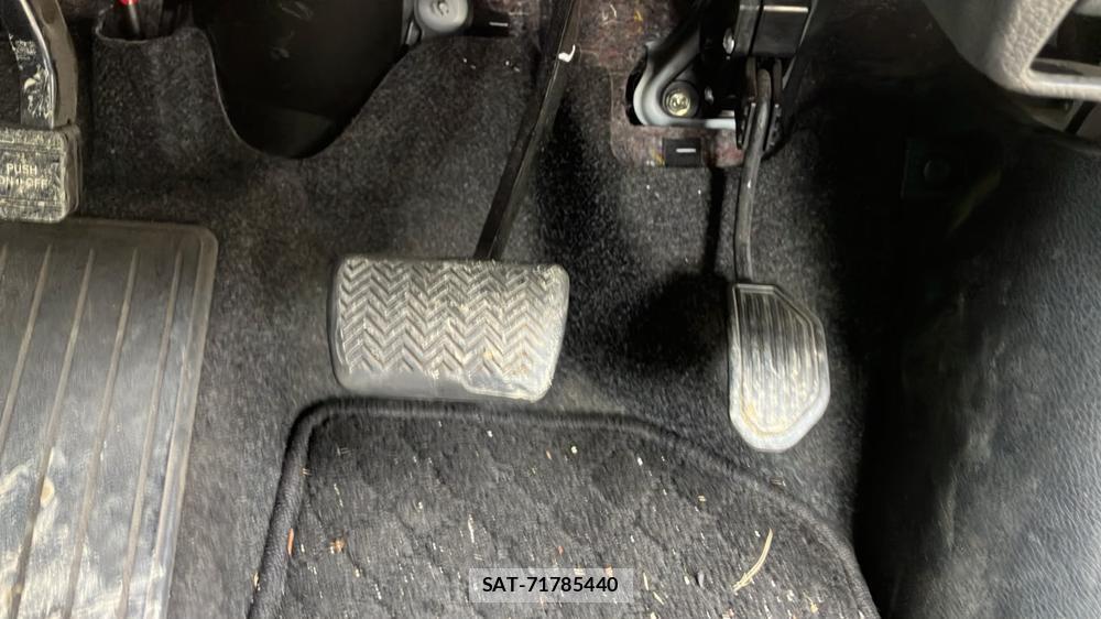 Toyota VOXY 2019-04 7175241-19