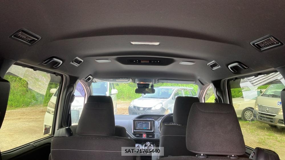 Toyota VOXY 2019-04 7175241-21