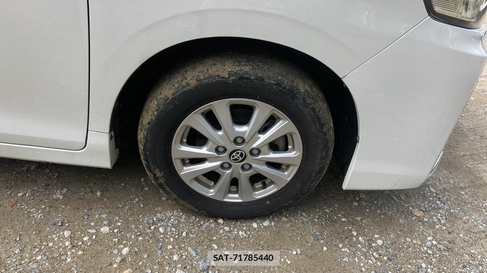Toyota VOXY 2019-04 7175241-24