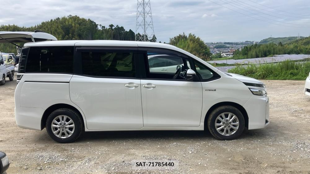 Toyota VOXY 2019-04 7175241-5