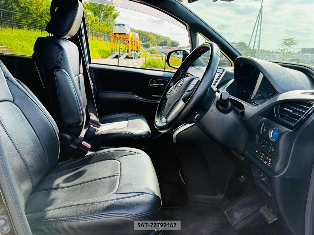 Toyota VOXY 2018-12 7831740-11