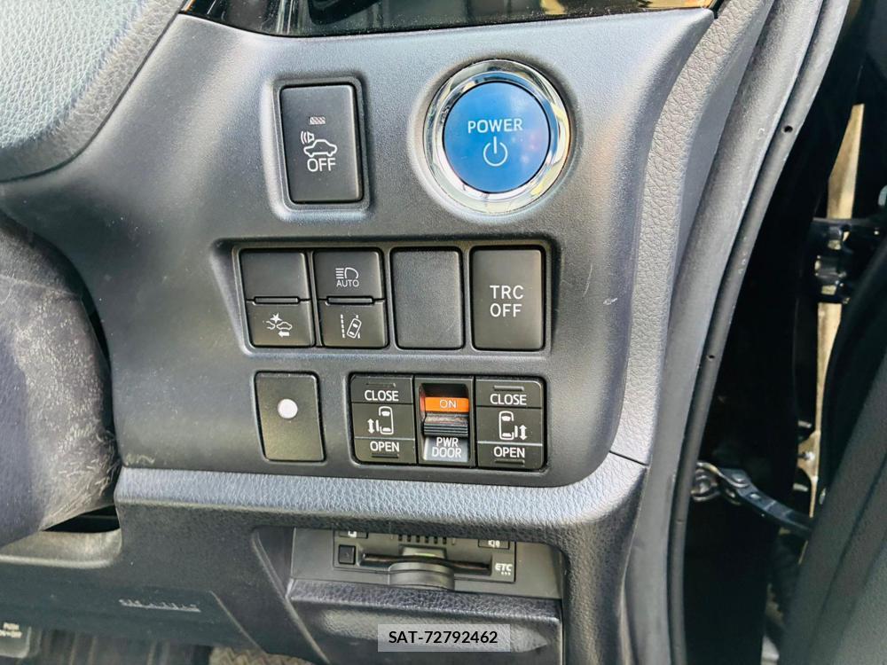 Toyota VOXY 2018-12 7831740-16