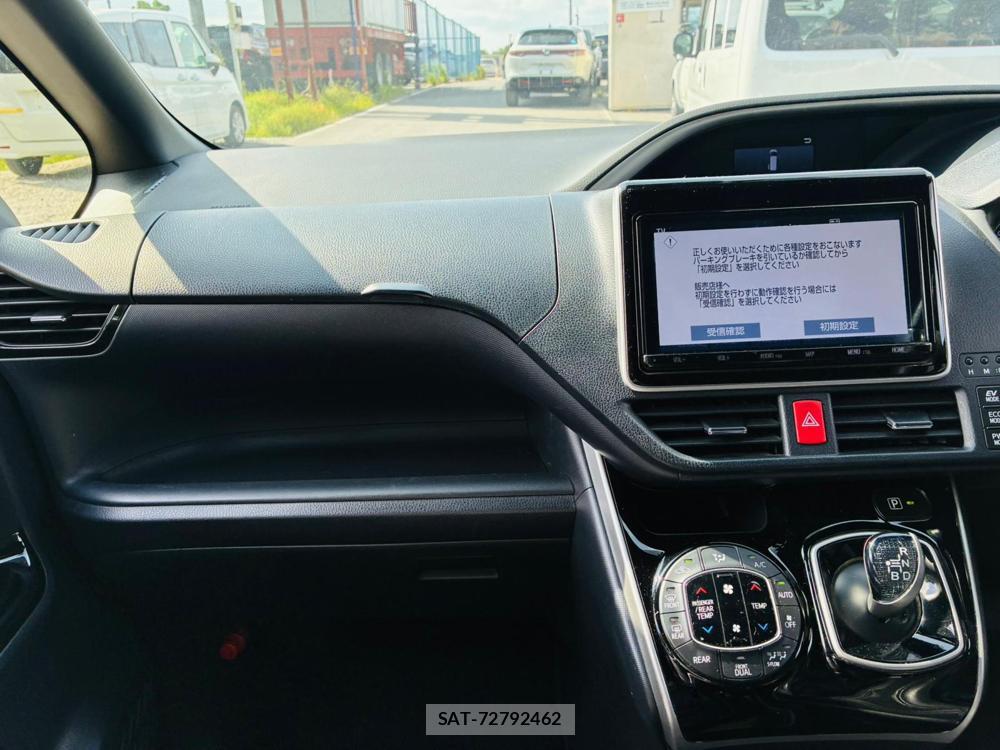 Toyota VOXY 2018-12 7831740-17