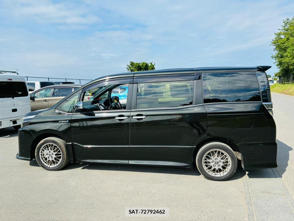 Toyota VOXY 2018-12 7831740-1