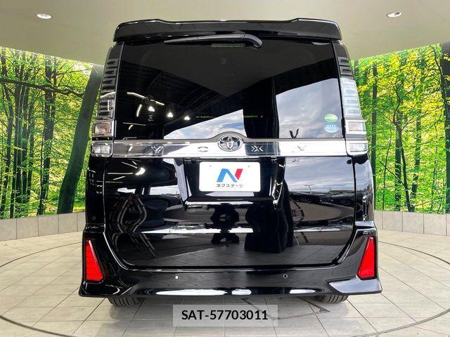 Toyota VOXY 2019-08 7964339-15