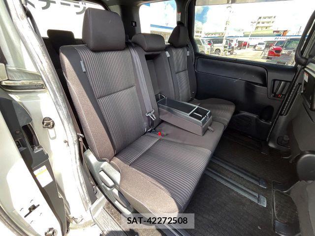 Toyota VOXY 2019-09 7964337-9