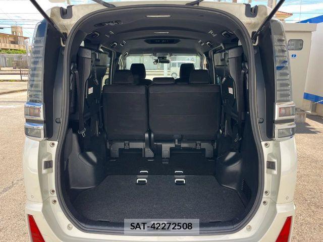 Toyota VOXY 2019-09 7964337-11