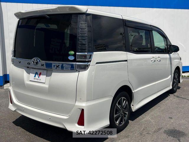 Toyota VOXY 2019-09 7964337-18