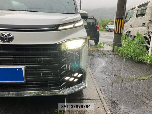 Toyota VOXY 2025-09 7964324-9