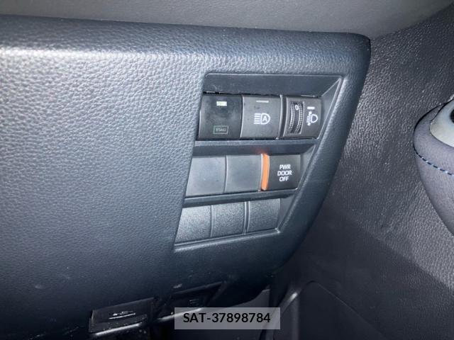 Toyota VOXY 2025-09 7964324-15