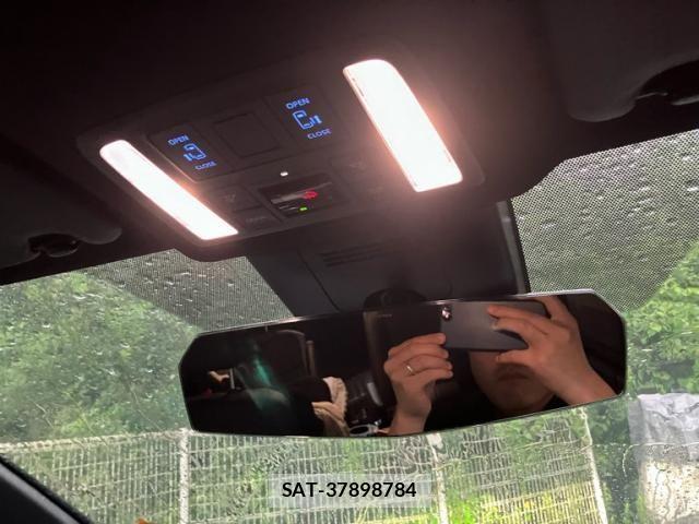 Toyota VOXY 2025-09 7964324-22