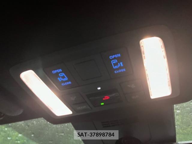 Toyota VOXY 2025-09 7964324-24
