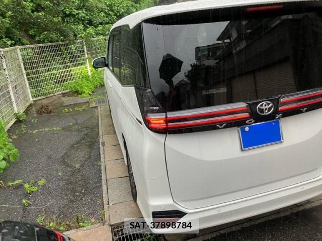 Toyota VOXY 2025-09 7964324-2