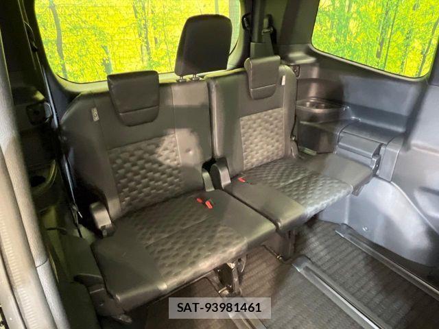 Toyota VOXY 2023-12 7964329-10