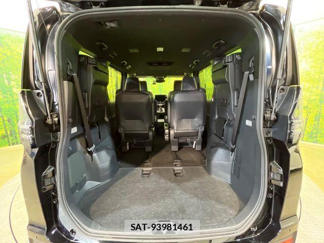 Toyota VOXY 2023-12 7964329-11