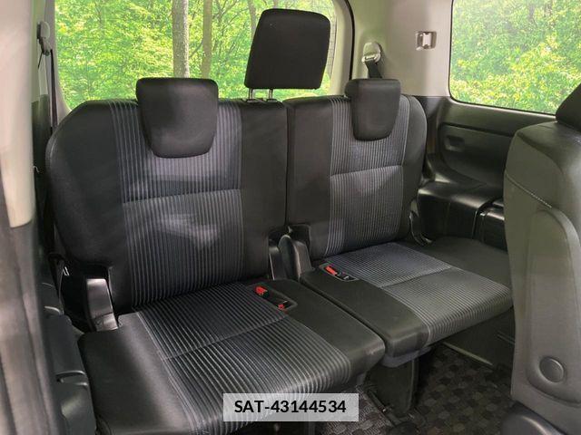 Toyota VOXY 2016-10 7964340-9