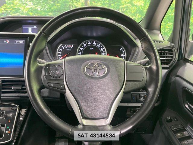 Toyota VOXY 2016-10 7964340-11