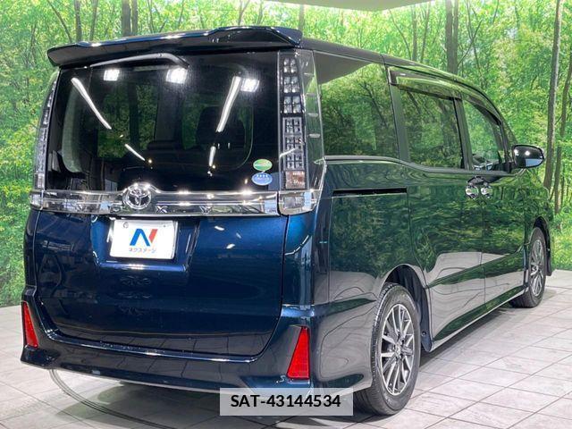 Toyota VOXY 2016-10 7964340-17