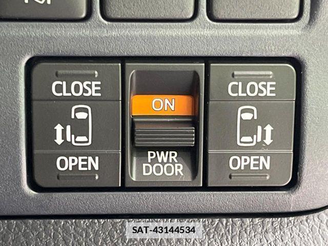 Toyota VOXY 2016-10 7964340-6