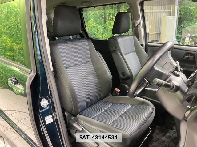 Toyota VOXY 2016-10 7964340-7