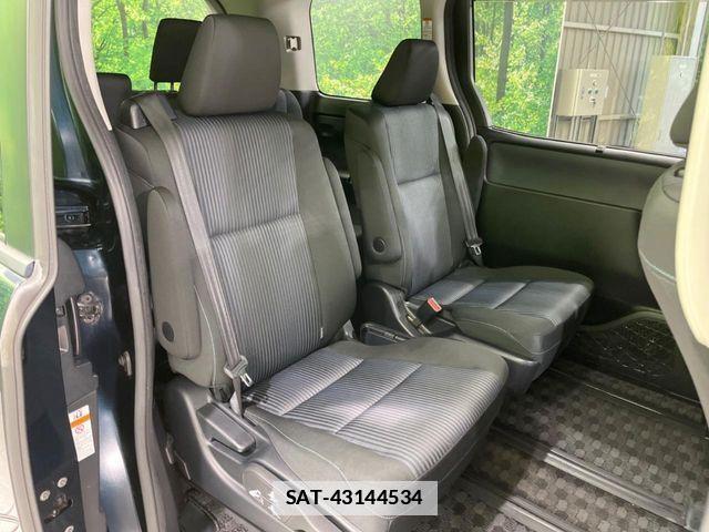 Toyota VOXY 2016-10 7964340-8