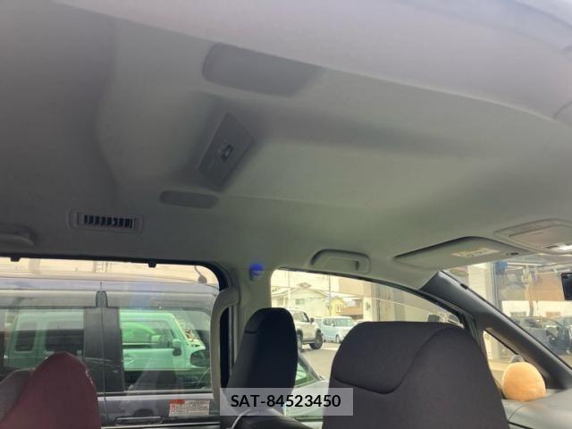 Toyota VOXY 2016-02 7964350-9