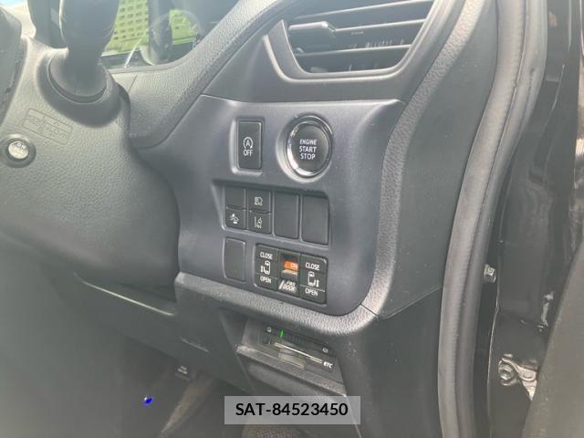 Toyota VOXY 2016-02 7964350-11