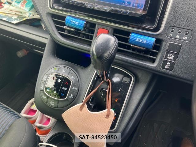 Toyota VOXY 2016-02 7964350-13