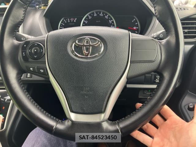 Toyota VOXY 2016-02 7964350-14