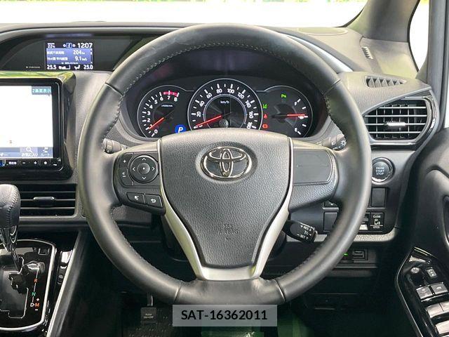 Toyota VOXY 2021-07 7964333-11