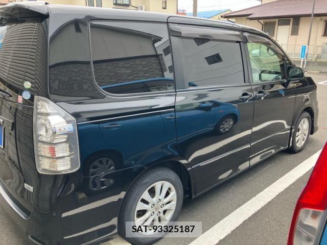 Toyota VOXY 2011-08 7964353-9