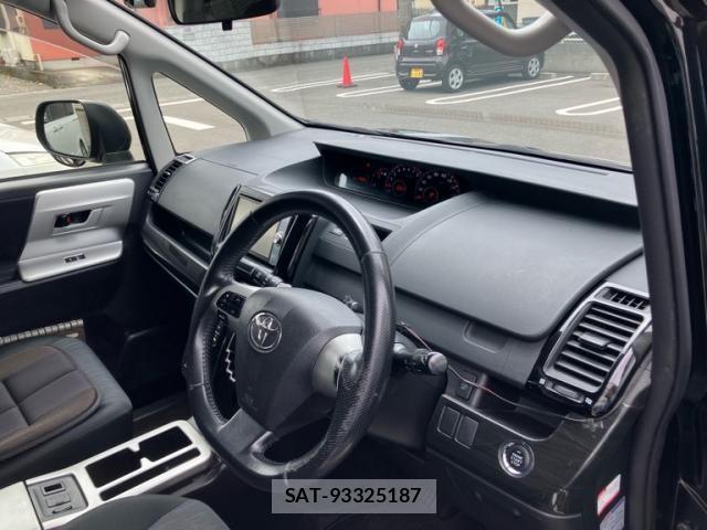 Toyota VOXY 2011-08 7964353-16