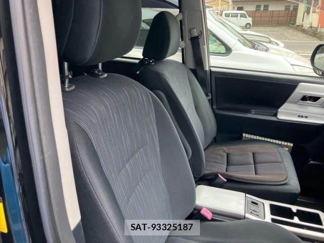 Toyota VOXY 2011-08 7964353-17
